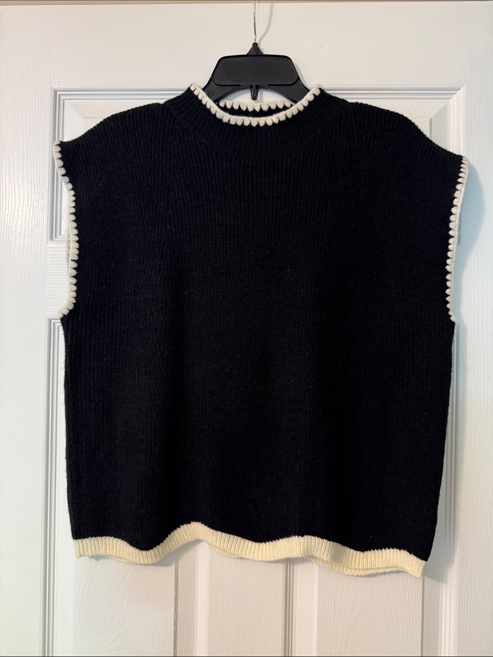 entro Black Sleeveless Knit Vest with Cream Trim
